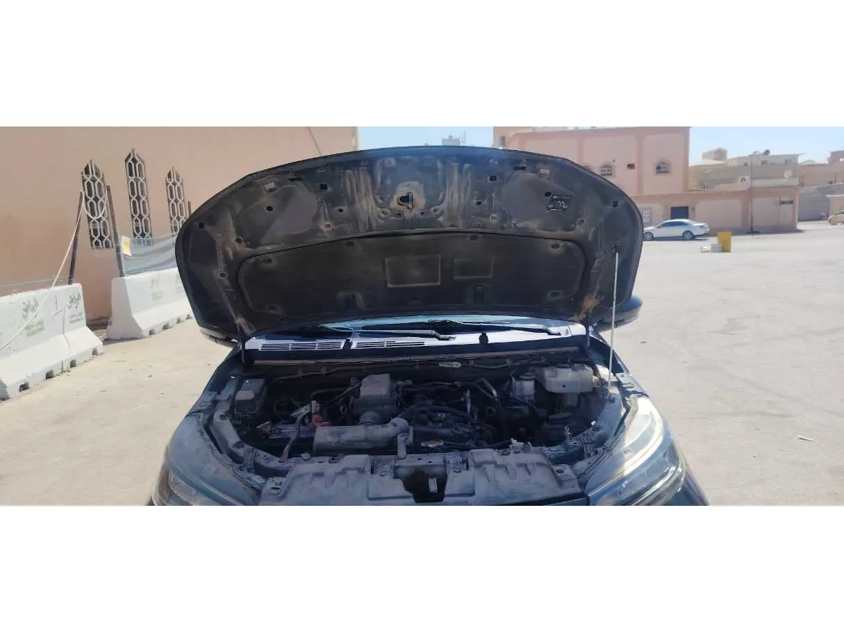 Car image 24