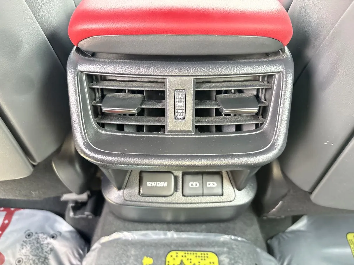 Car image 27