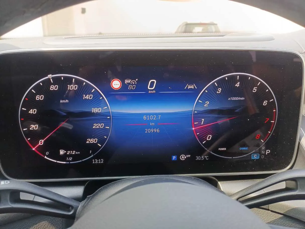 Car image 18