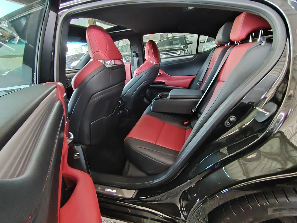Car image 23