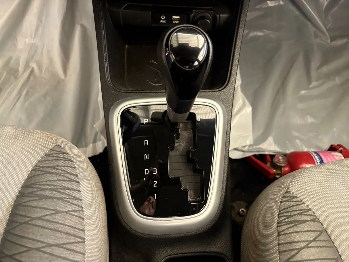 Car image 14