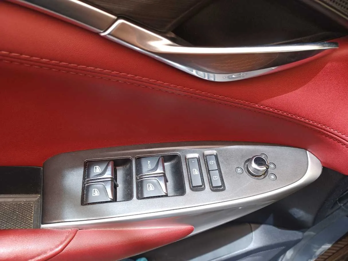 Car image 23