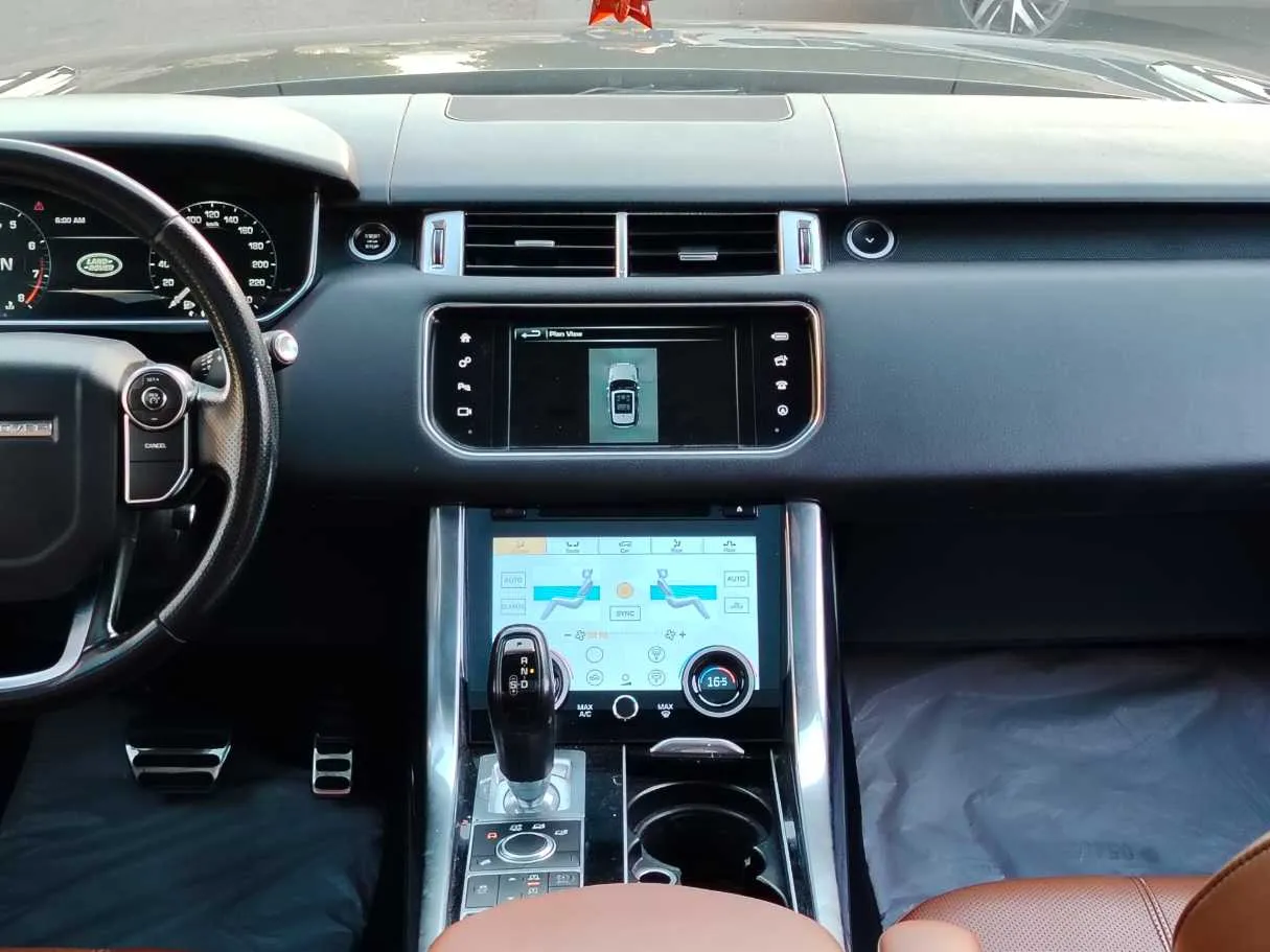 Car image 19