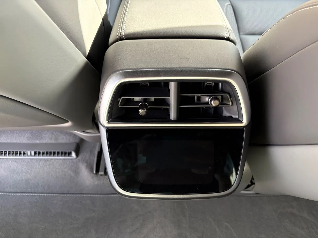 Car image 31
