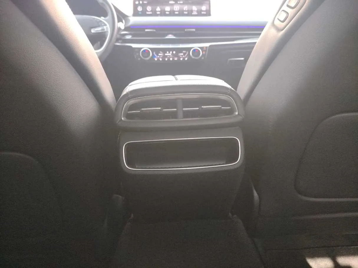 Car image 32