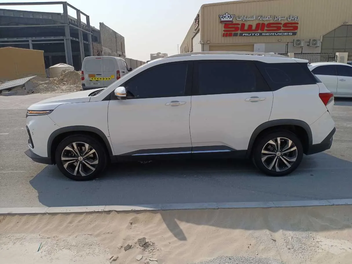 Car image 8