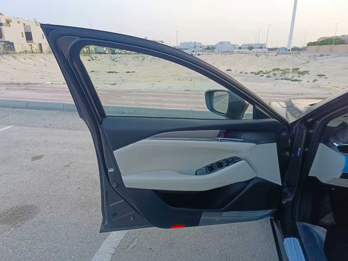 Car image 13