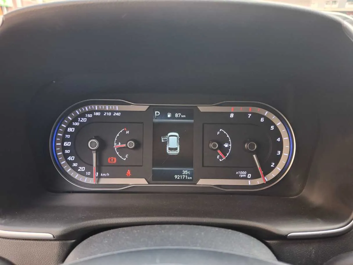 Car image 17