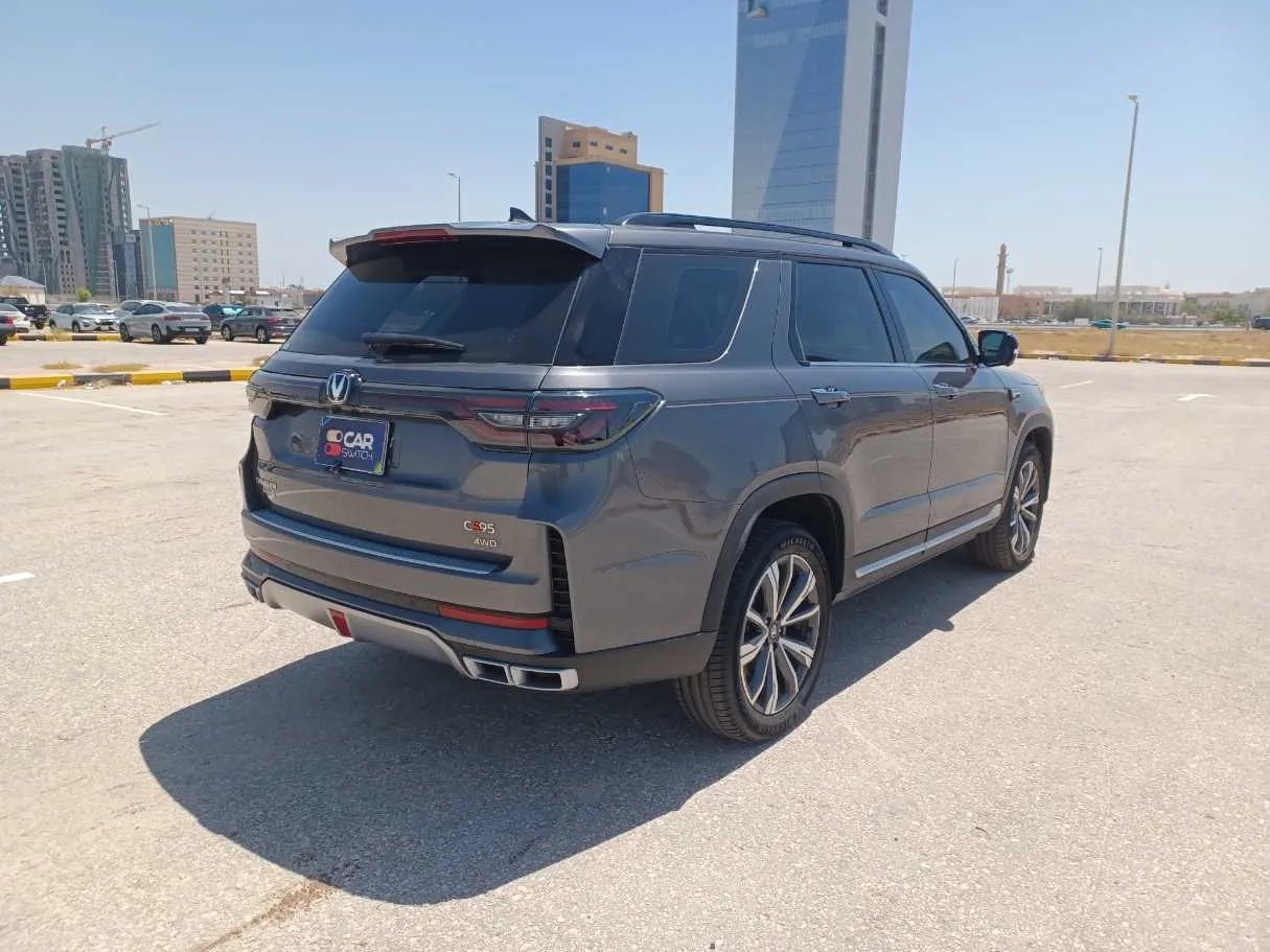 Car image 5
