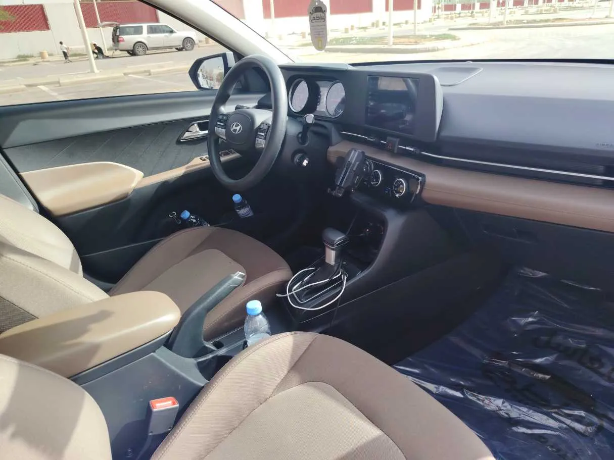Car image 12