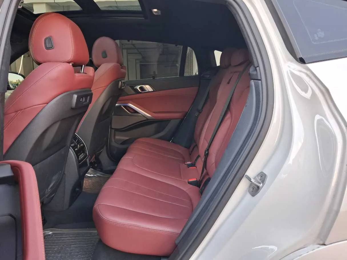 Car image 13