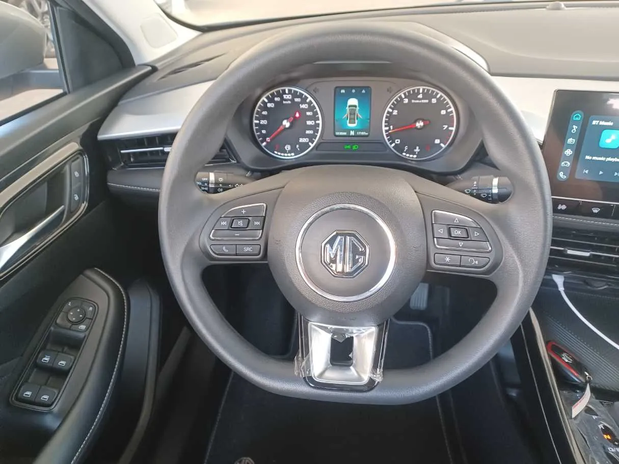 Car image 16