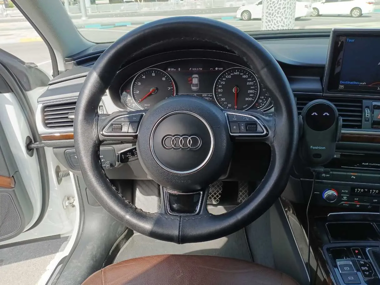 Car image 17
