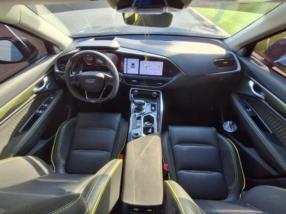 Car image 14