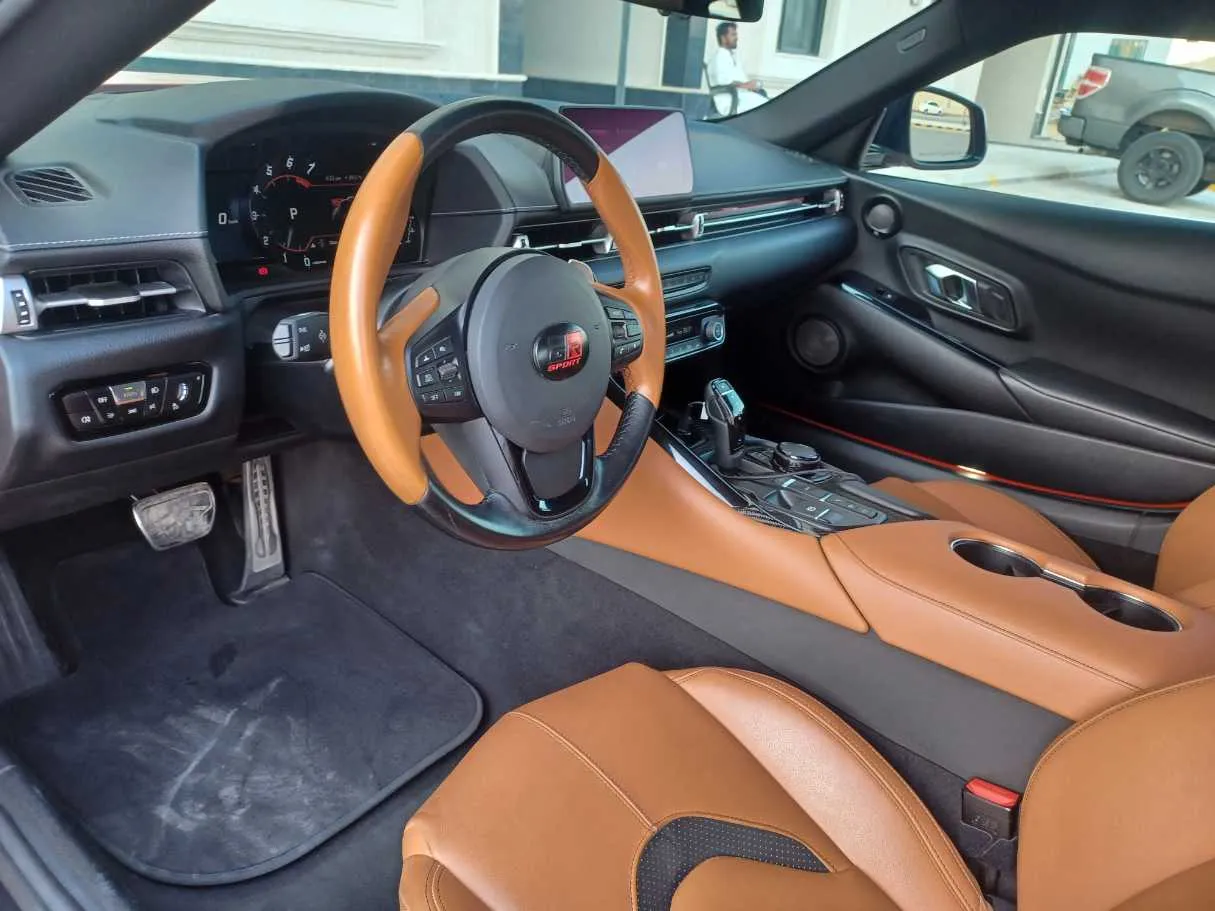 Car image 12