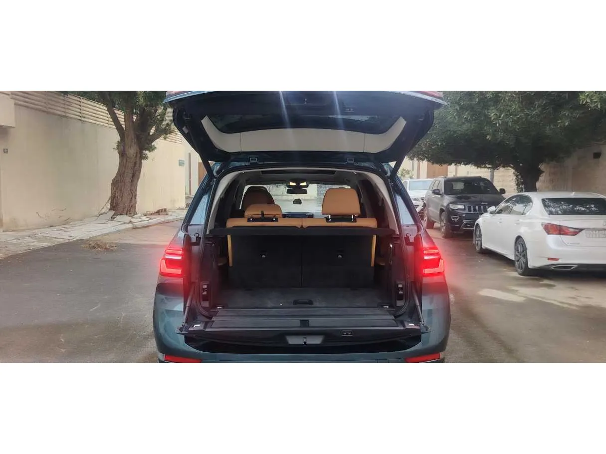 Car image 23