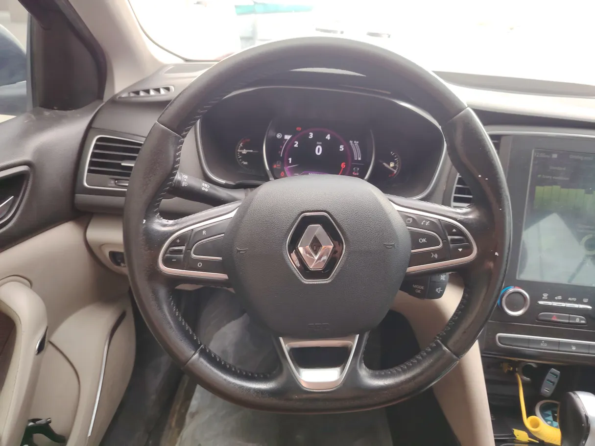 Car image 16