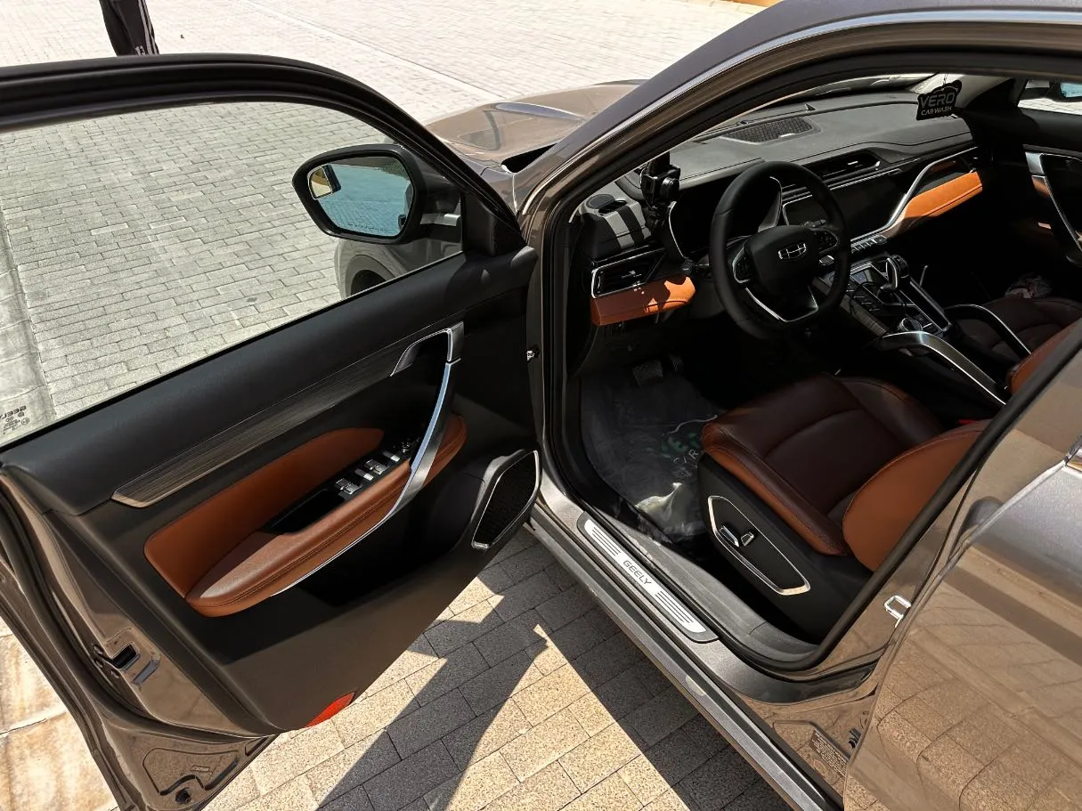 Car image 10