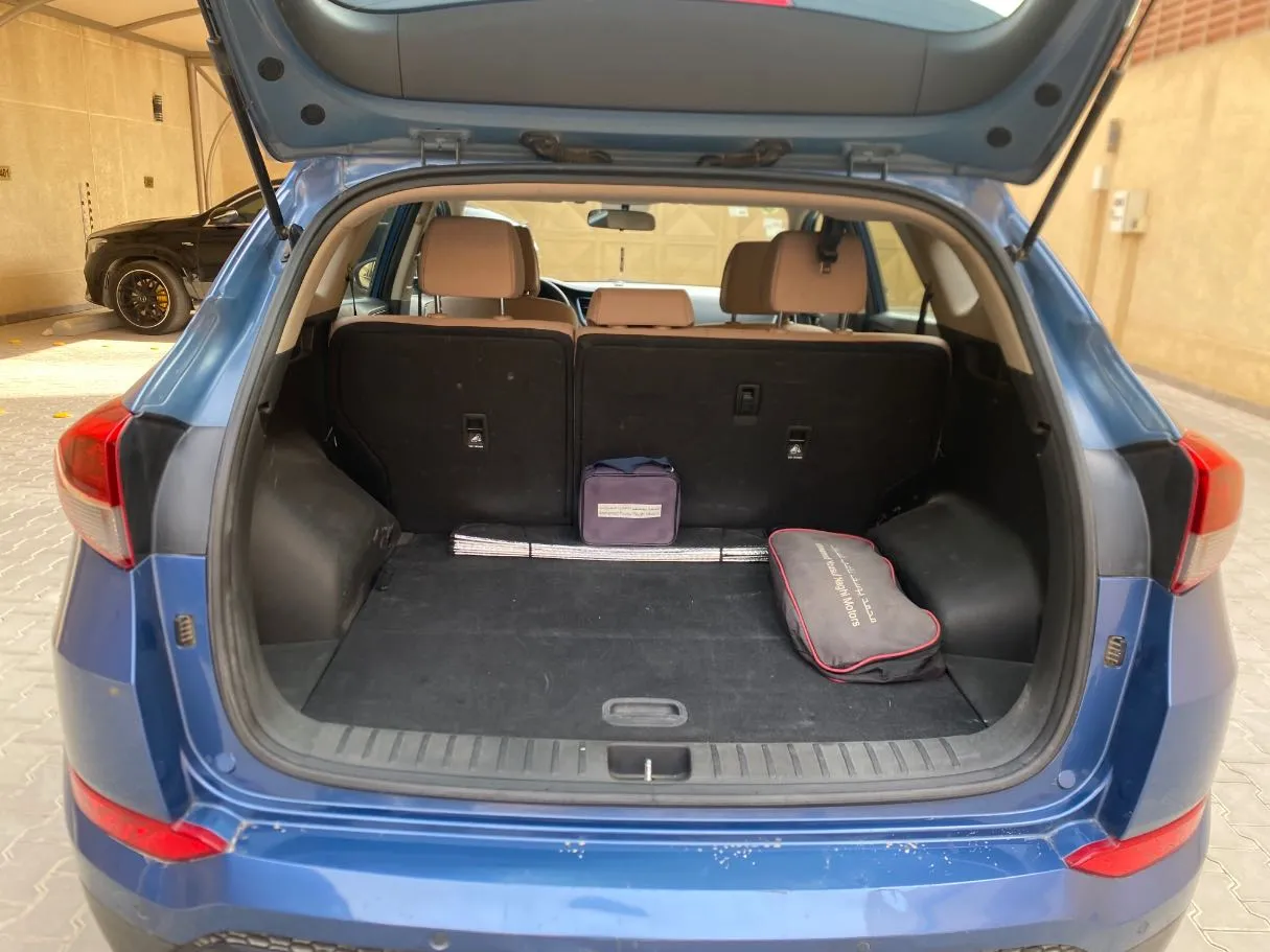 Car image 17