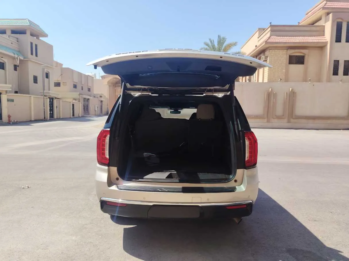 Car image 26
