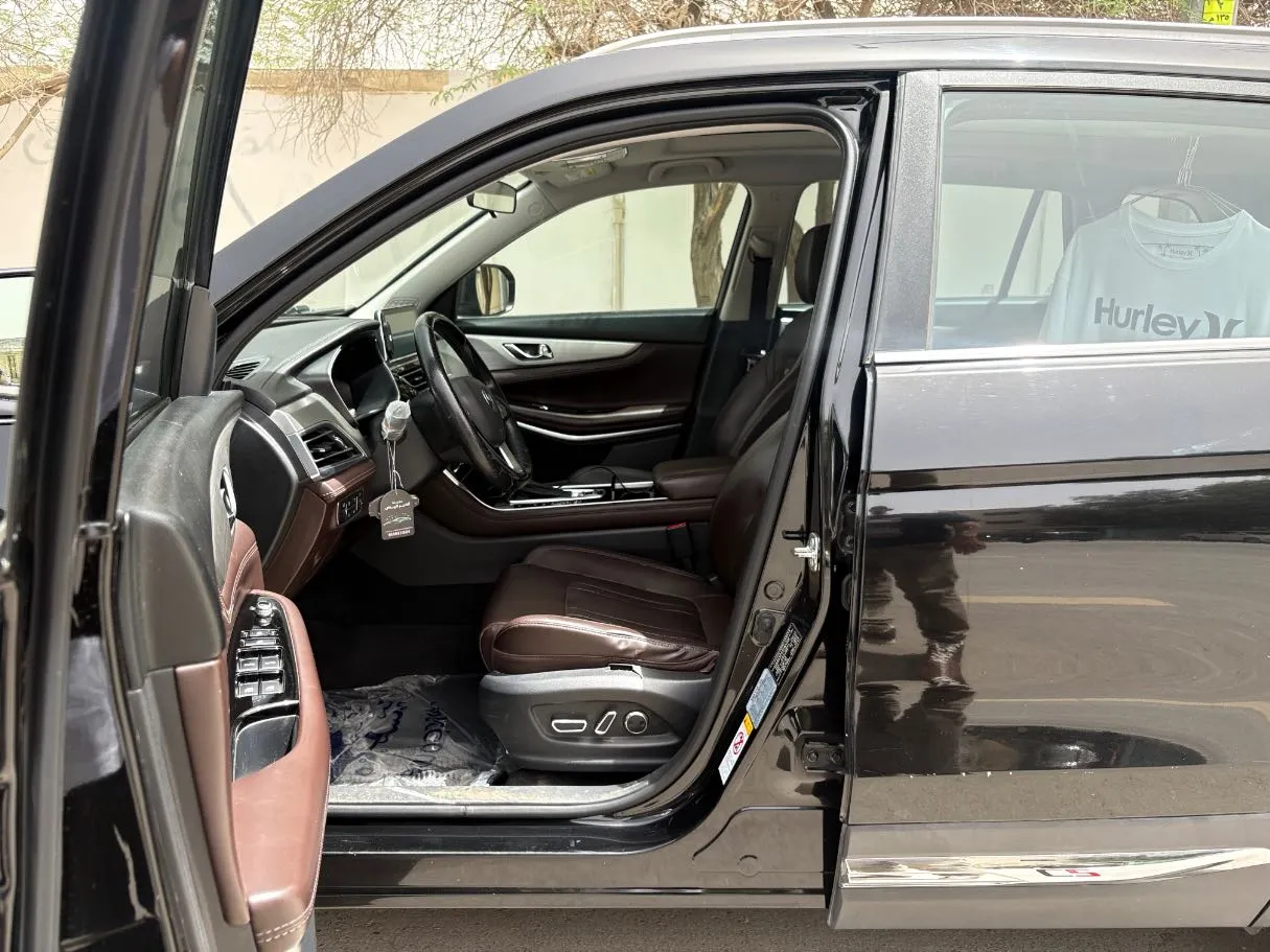 Car image 11