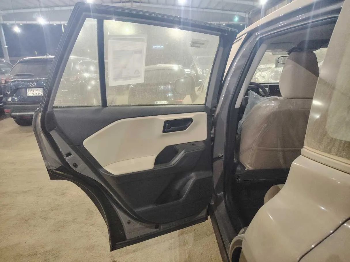Car image 18
