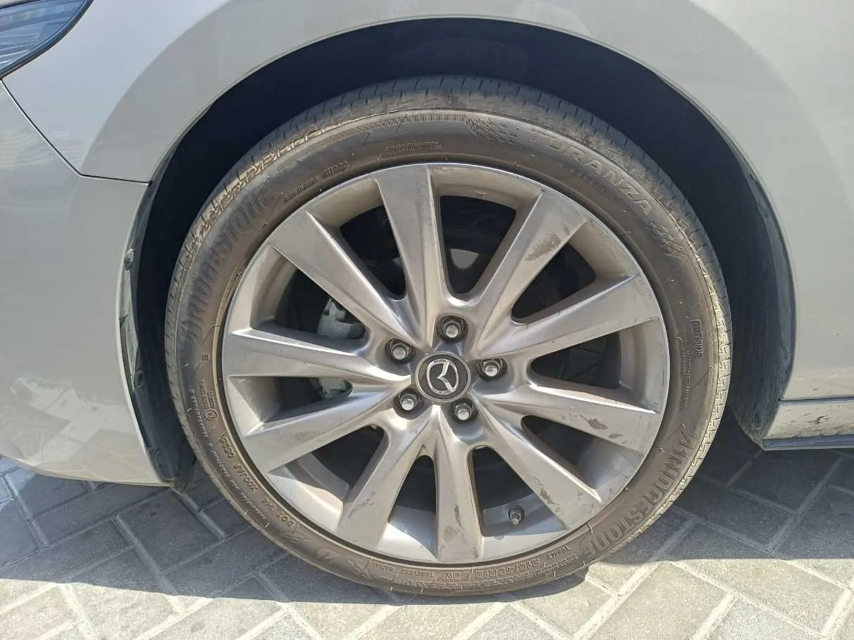 Car image 9