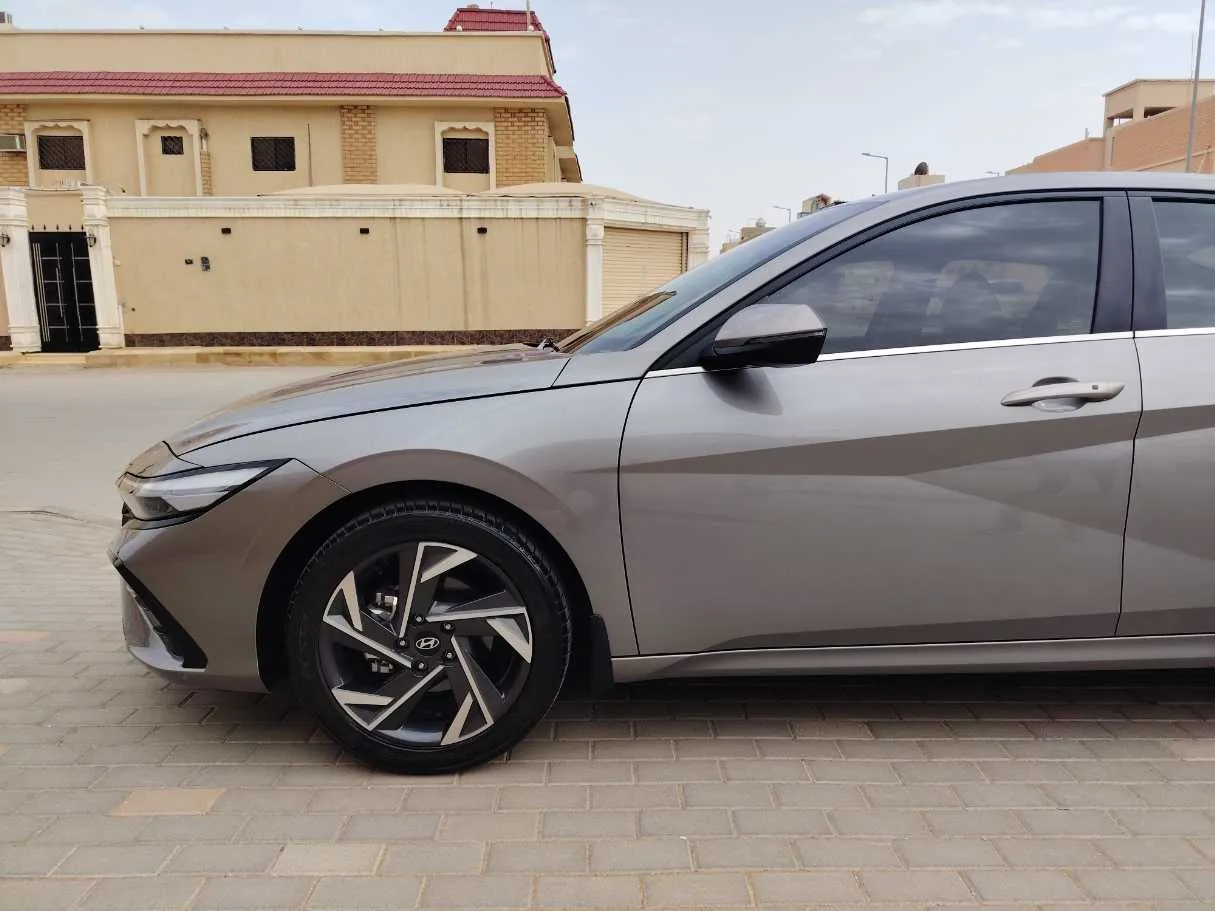 Car image 9