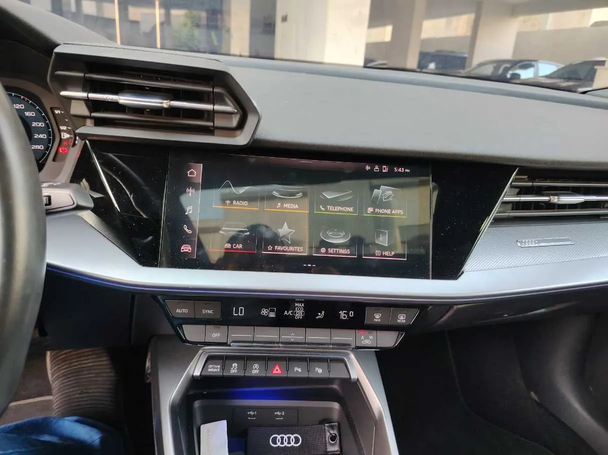 Car image 24