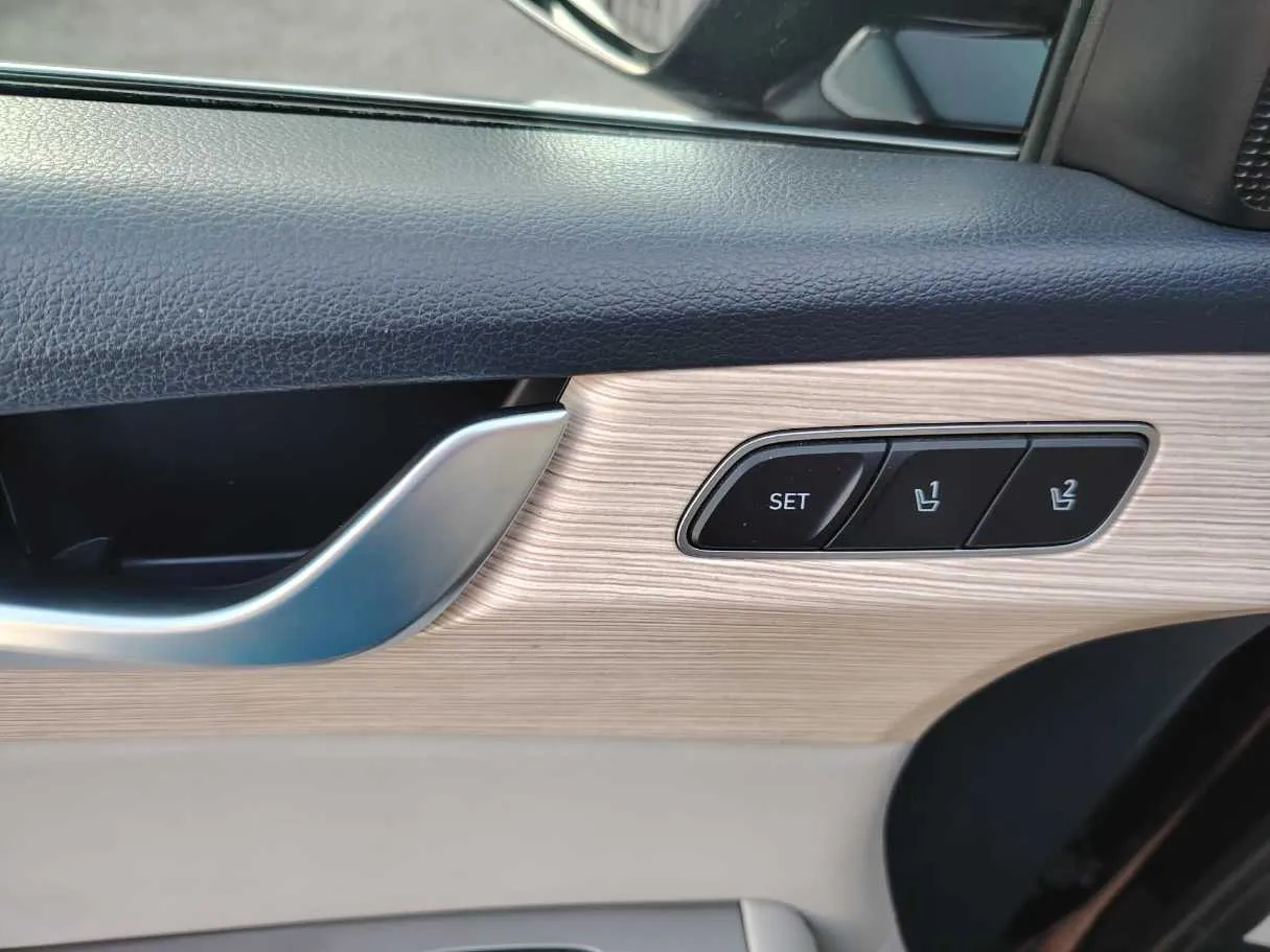 Car image 38