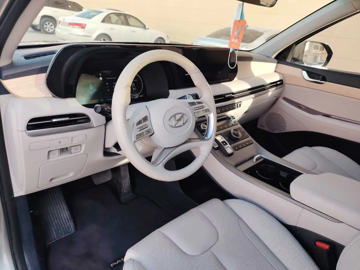 Car image 13