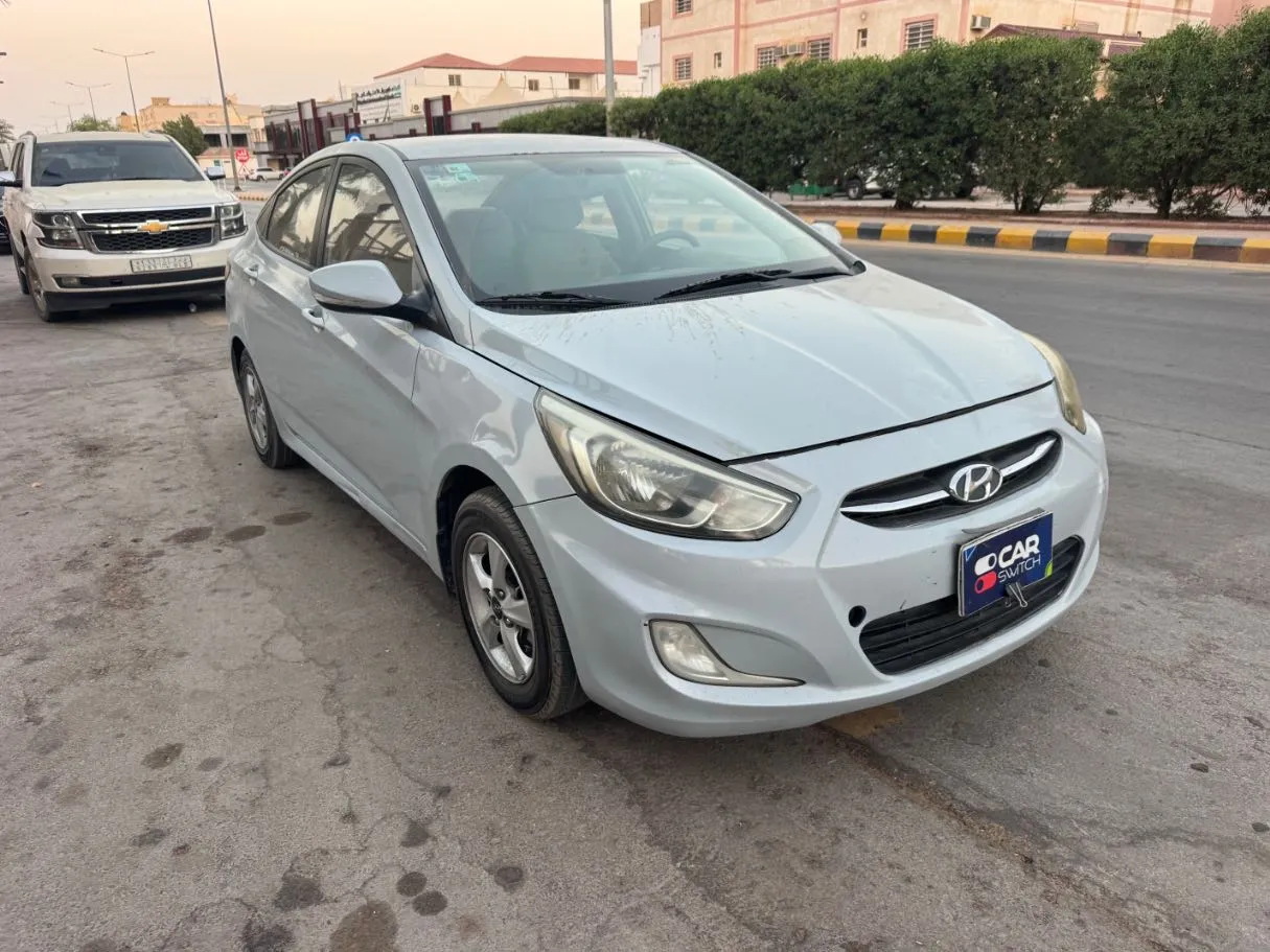Car image 3