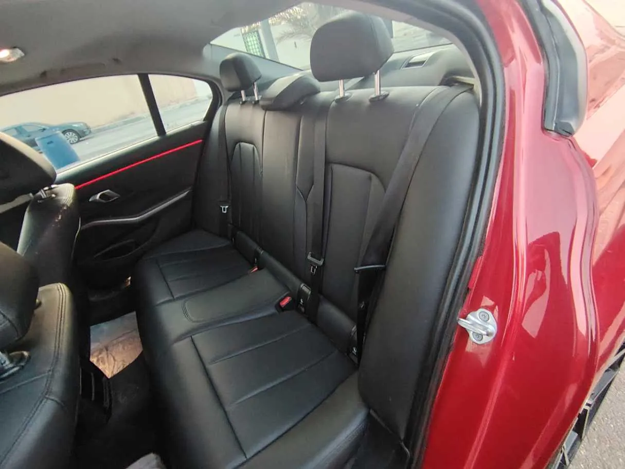 Car image 17