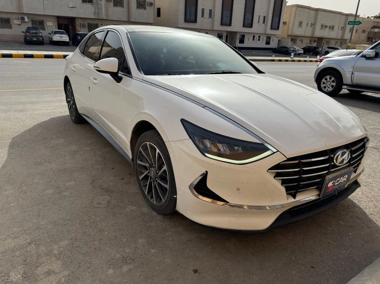 Car image 3
