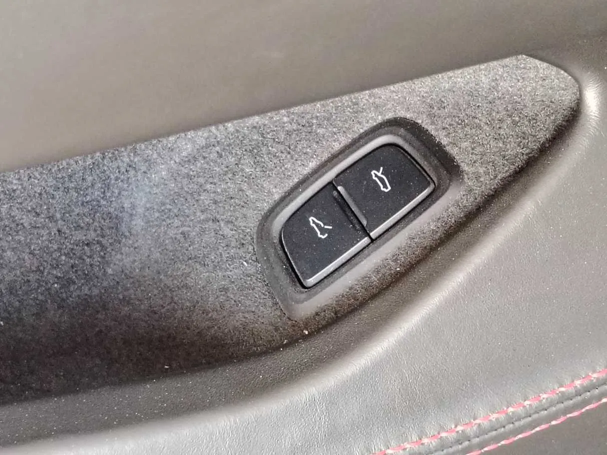 Car image 36