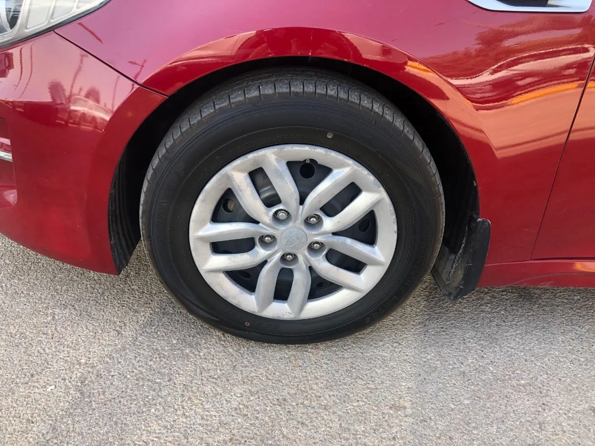 Car image 10