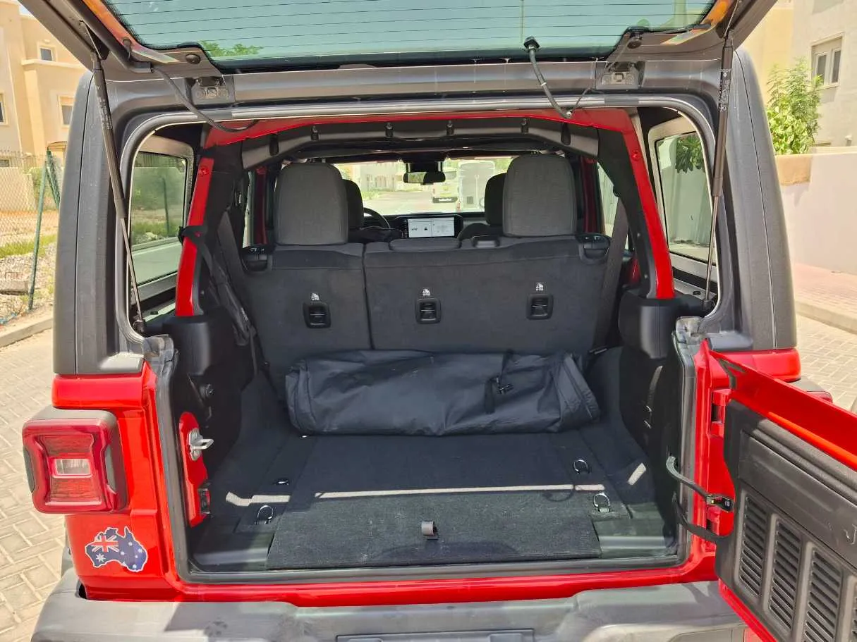 Car image 18