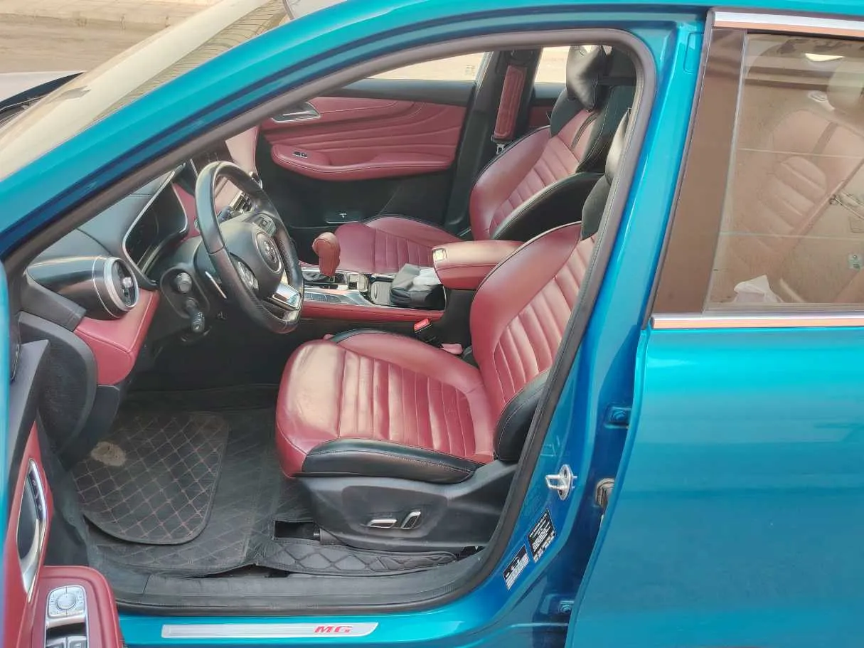 Car image 13