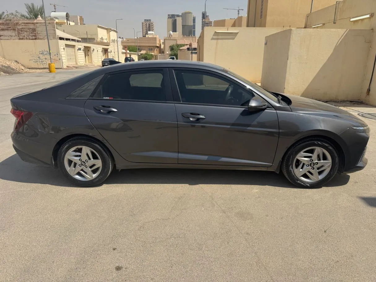 Car image 4