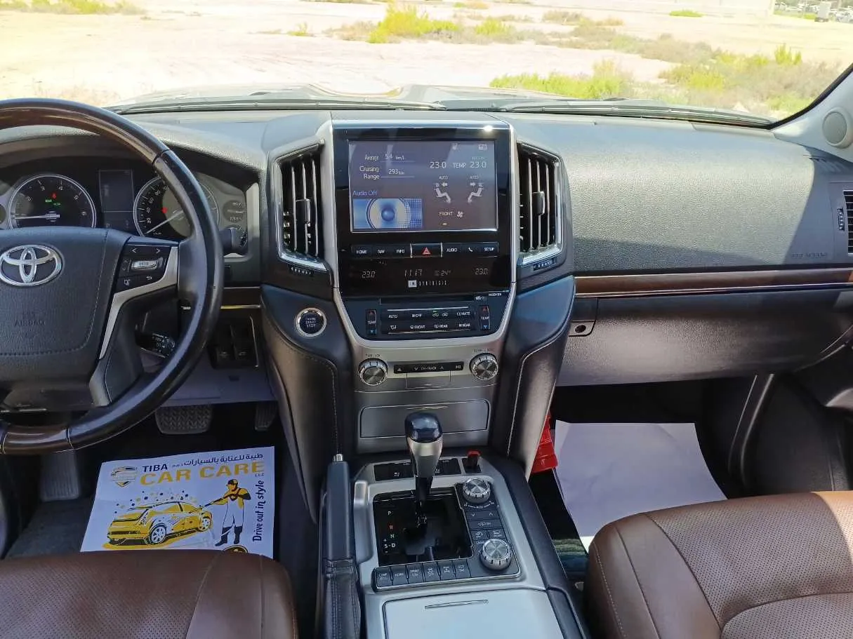 Car image 15
