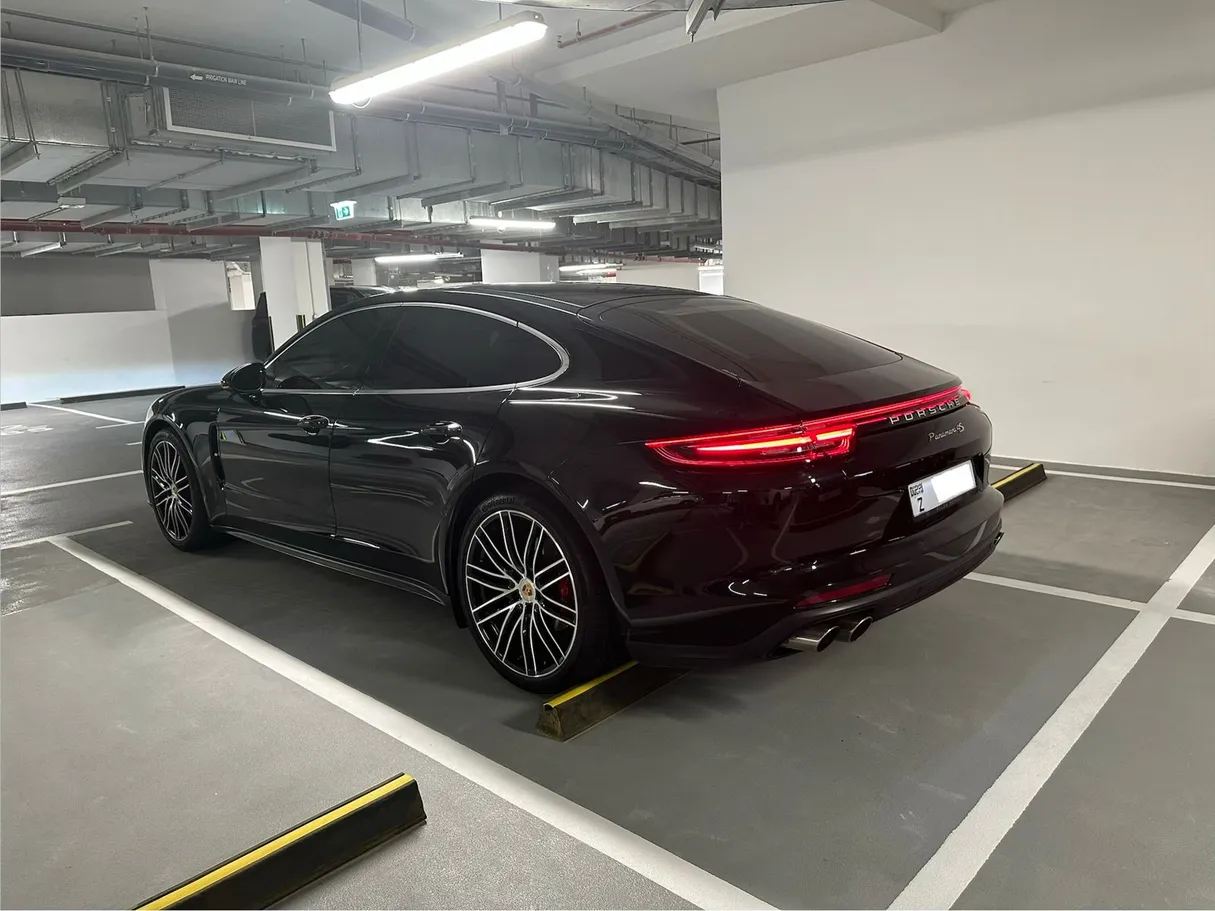 Car image 10