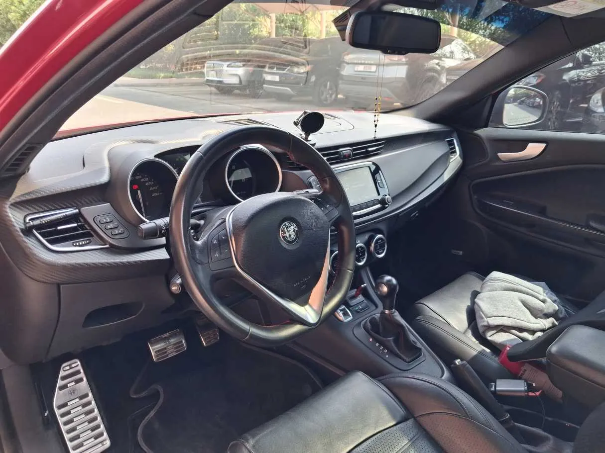 Car image 11