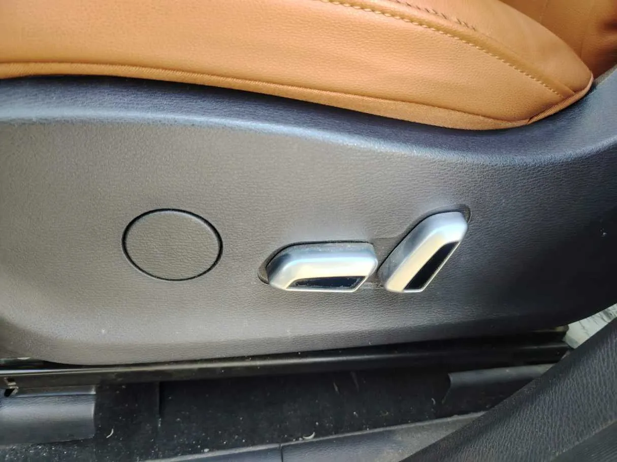 Car image 31