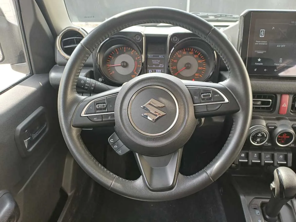 Car image 14