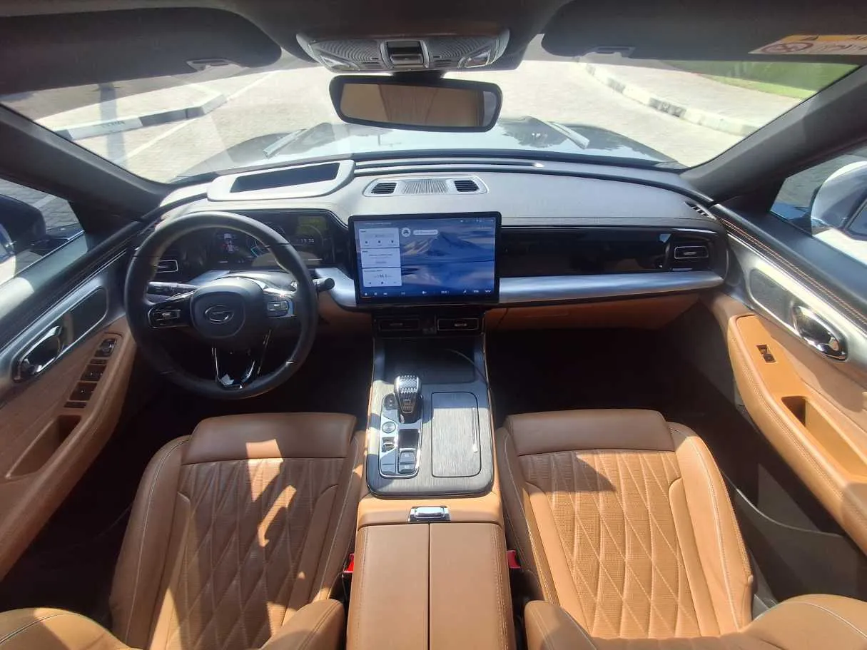 Car image 14