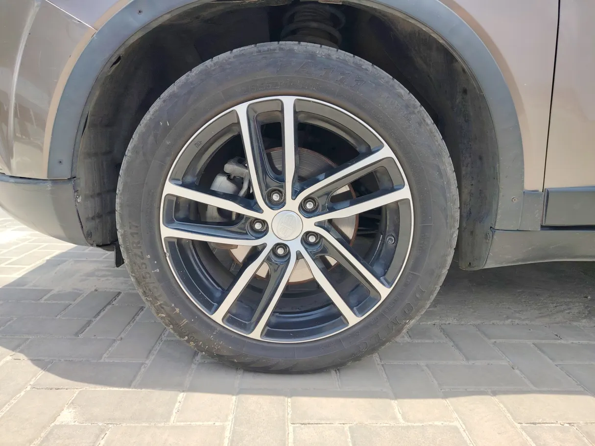 Car image 9