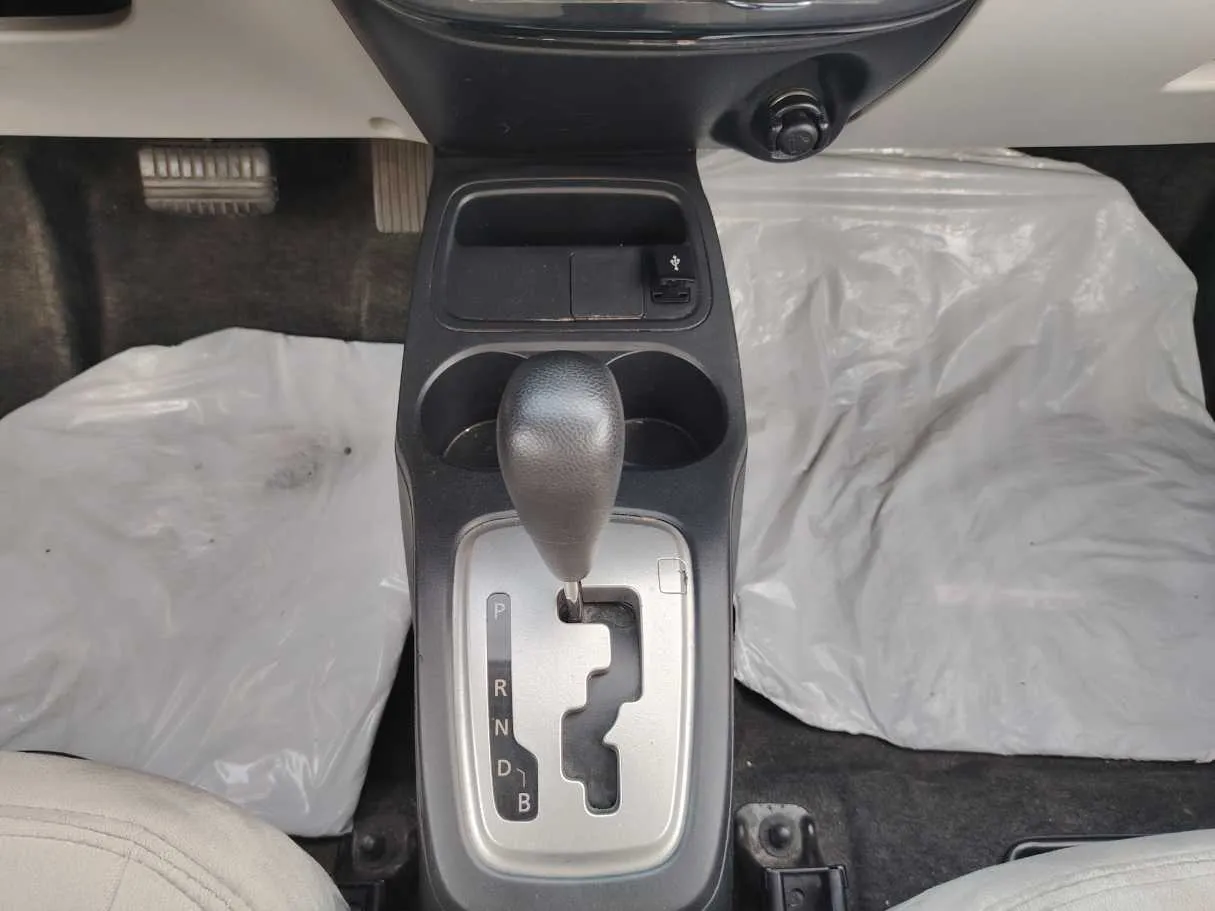 Car image 19