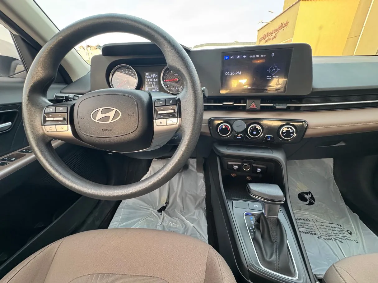Car image 18