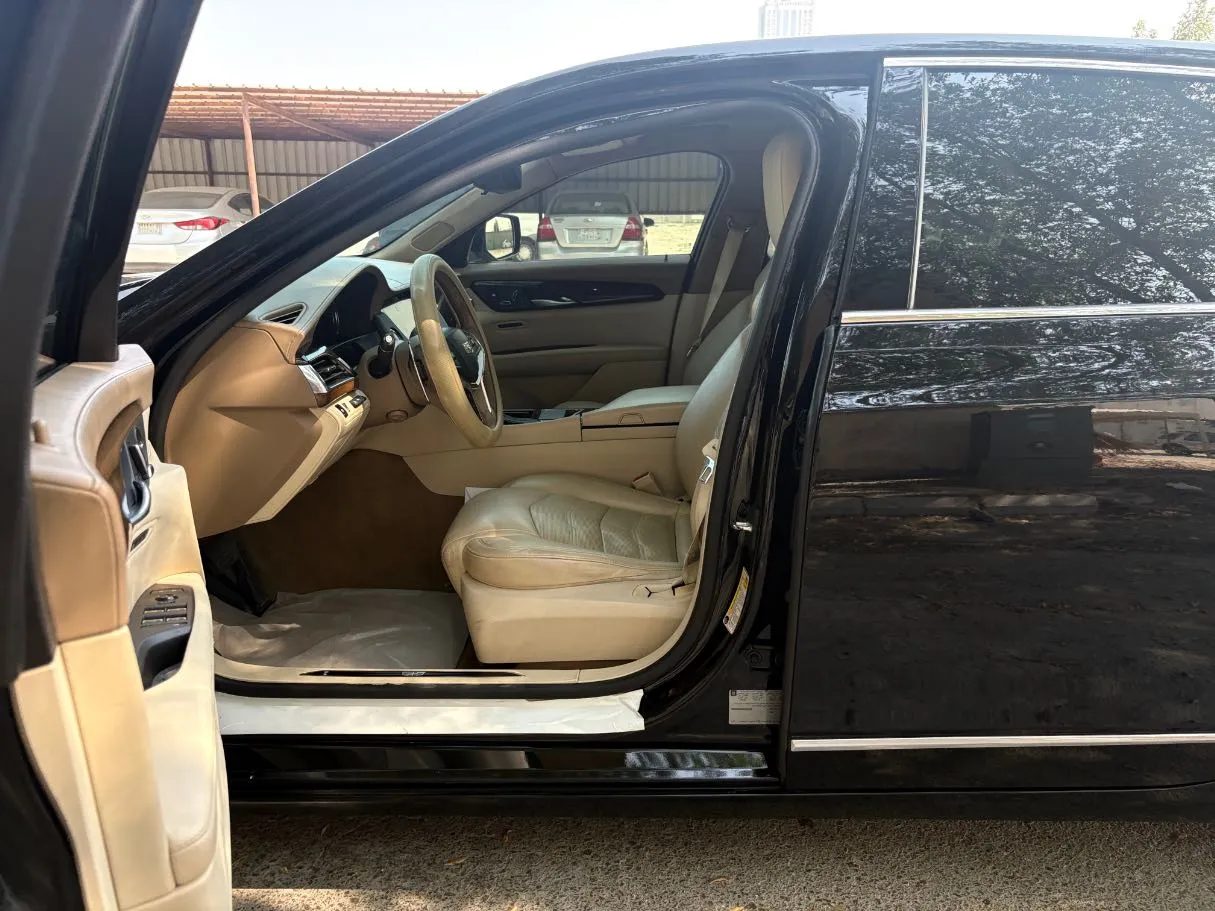 Car image 12