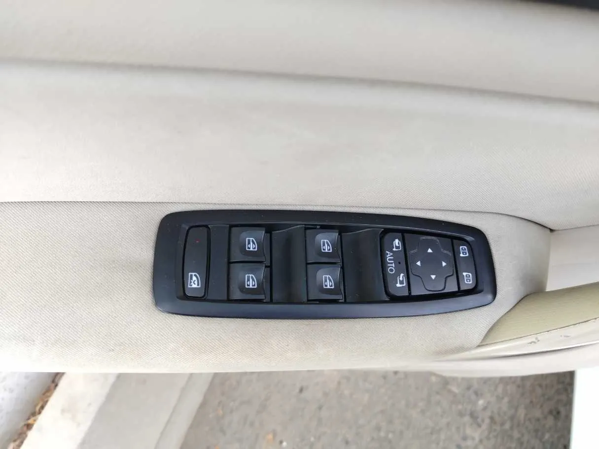 Car image 37